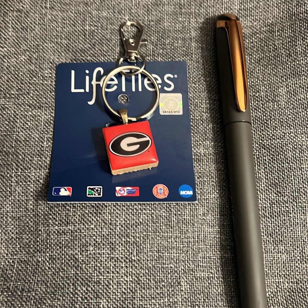 Georgia Bulldogs KeyChain - Picture 2 of 4